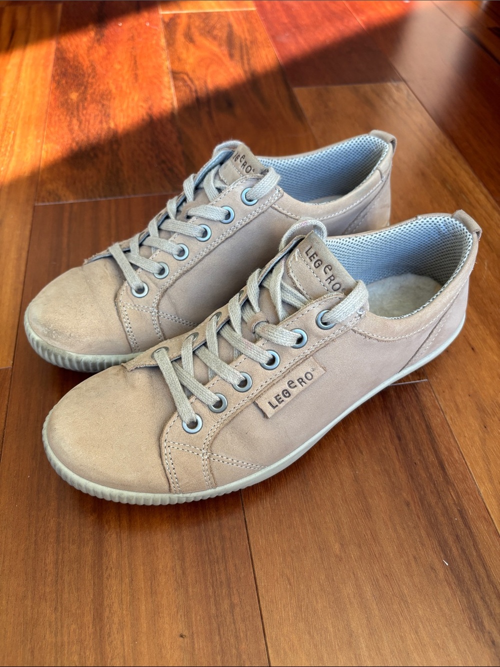 Leather sneakers